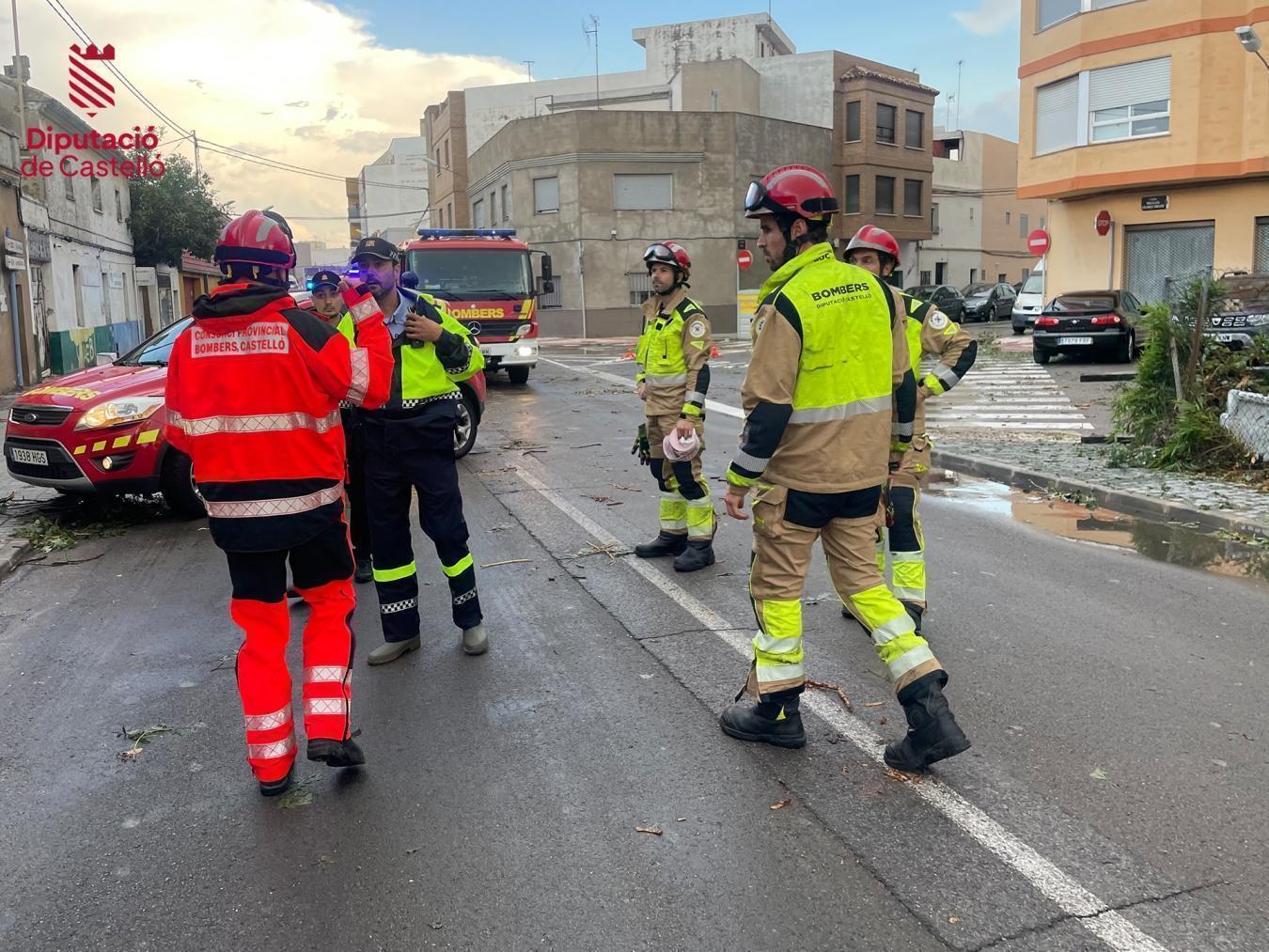 Los bomberos de la Diputación de Castellón atienden más de 60 servicios por la tormenta registrada en la Plana Baixa