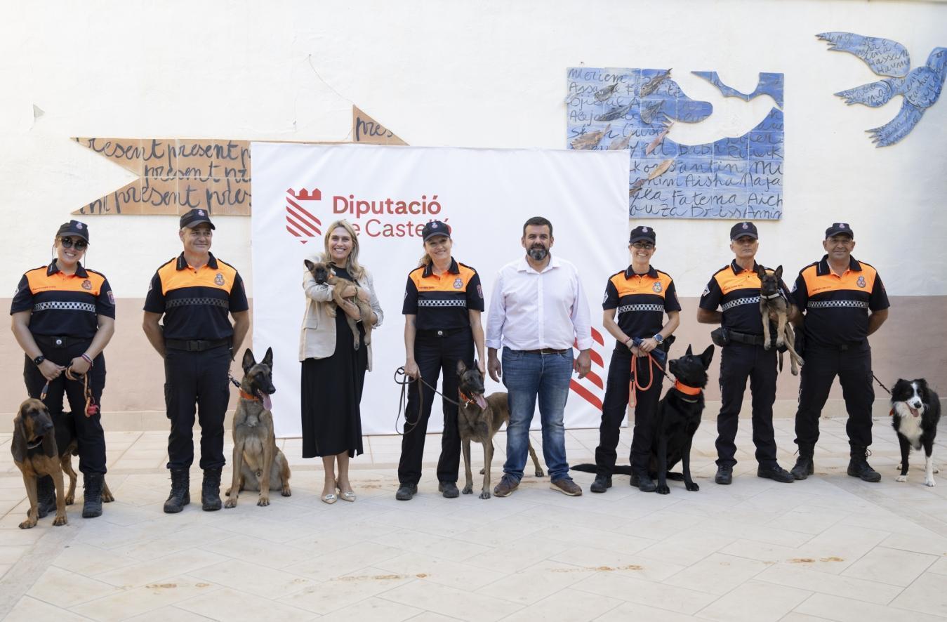 La Diputación de Castellón continúa con su apuesta por reforzar el Consorcio Provincial de Bomberos y duplica el número de perros y guías de la Unidad Canina de Búsqueda y Rescate