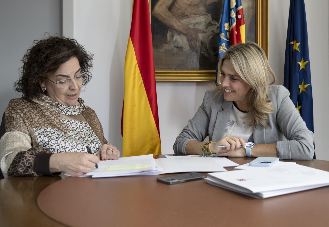 La Diputació de Castelló incentiva el “coneixement sense límits” amb la convocatòria de 117 beques de la UNED Sènior i la Universitat per a Majors de l'UJI