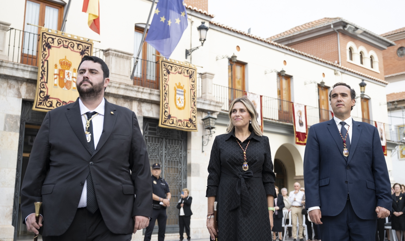 Marta Barrachina acompaña a los vecinos de Nules en la celebración del veinticinco aniversario de la coronación canónica de la Virgen de la Soledad