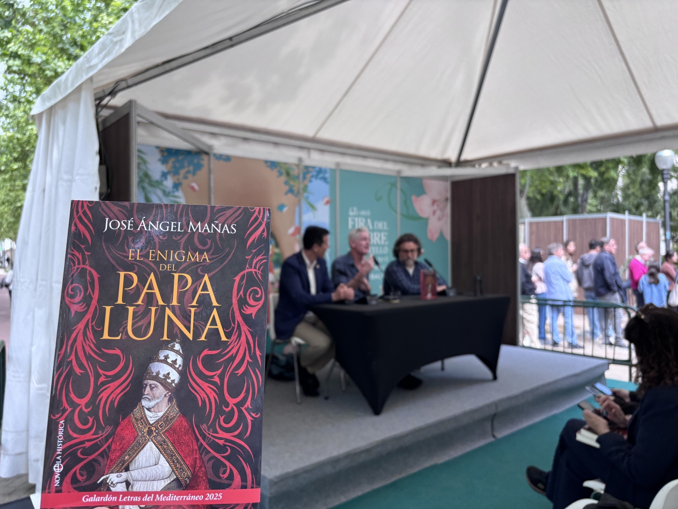 La Diputación presenta ‘El enigma del Papa Luna’ en la Feria del Libro de Castellón y destaca el rigor histórico de la novela de José Ángel Mañas