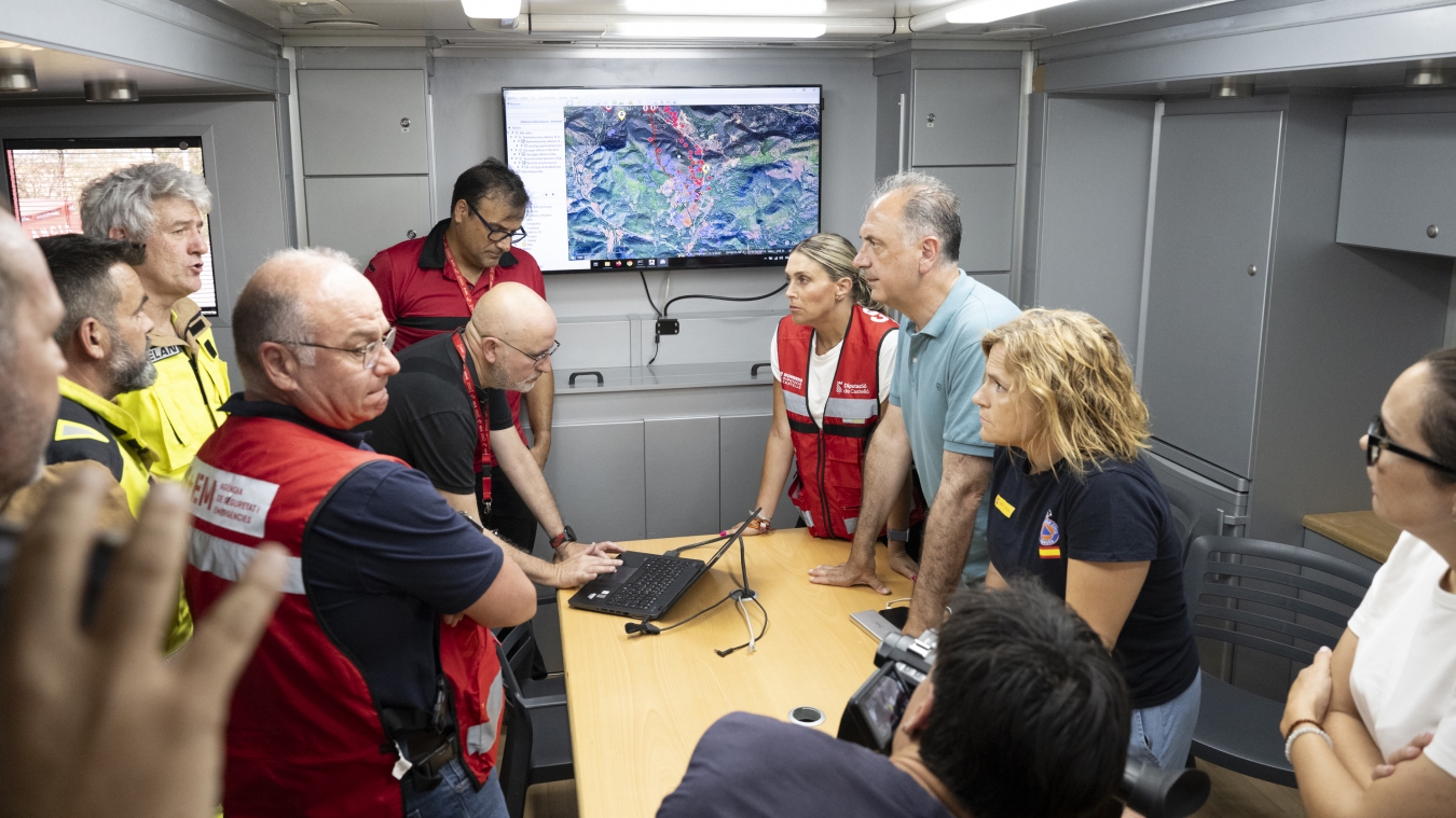 El Consorci de Bombers de la Diputació Provincial de Castelló coordina un dispositiu de 230 efectius en l'incendi de Soneja