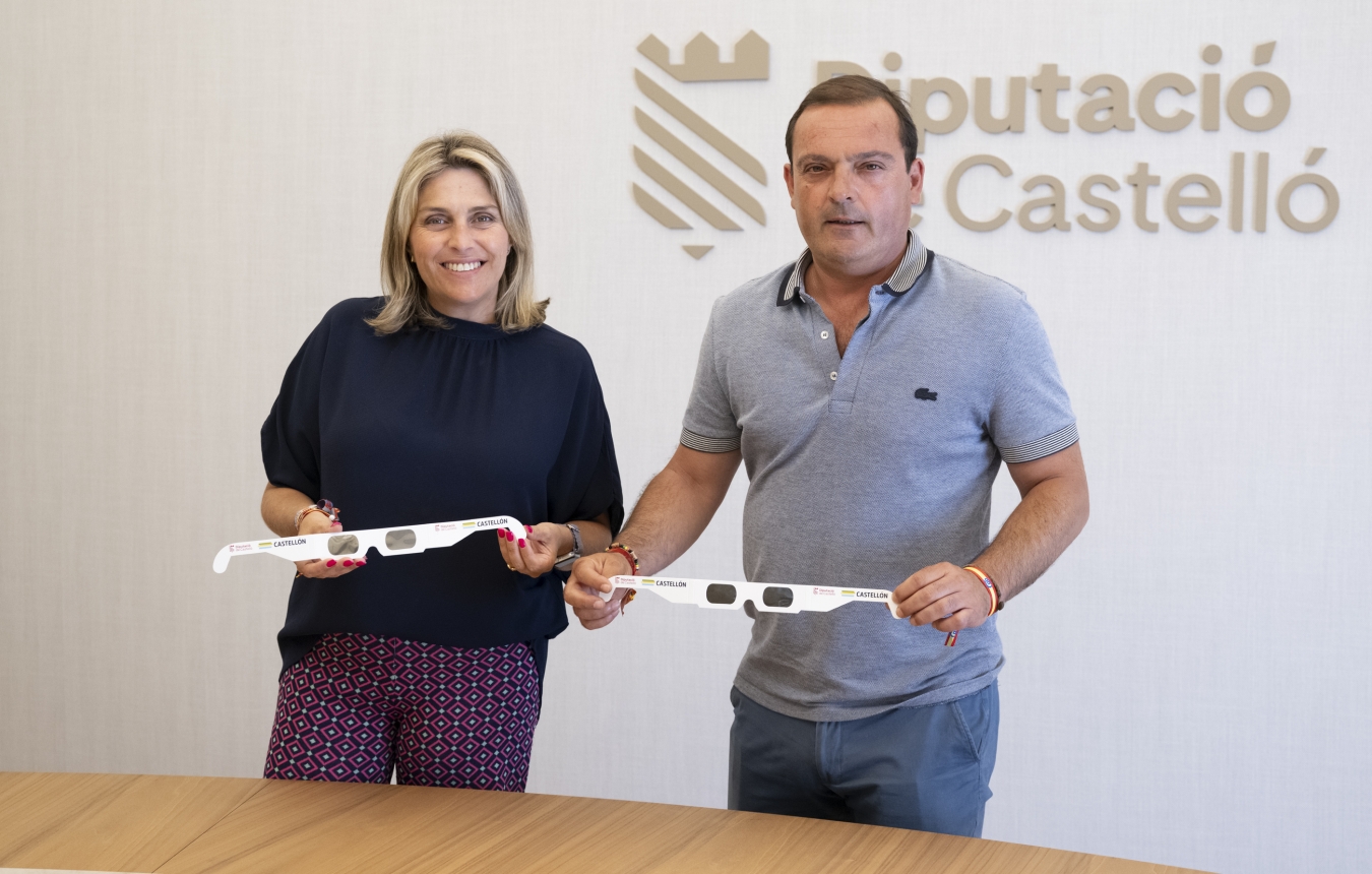 La Diputación de Castellón distribuye 24.000 gafas homologadas entre 36 municipios con población inferior a 5.000 habitantes para ver el eclipse solar