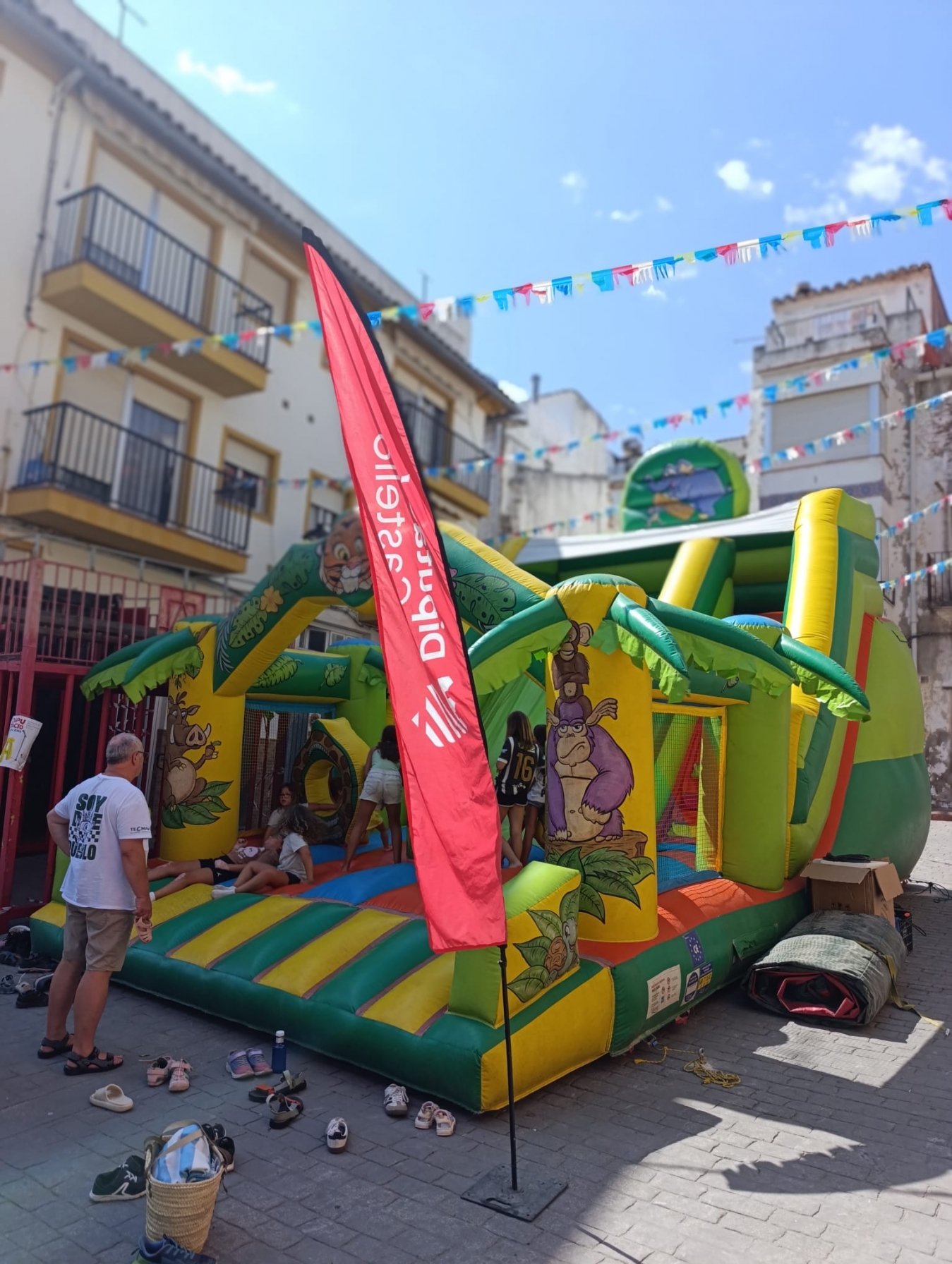 La Diputació de Castelló dinamitza la programació cultural de 103 municipis durant l'estiu amb parcs infantils